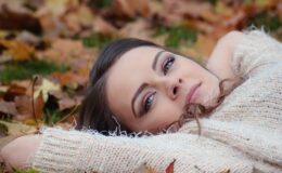 Solutions simples pour restaurer la beauté du visage et les sourcils
